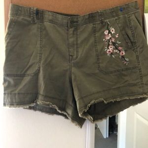 Never worn army green cargo shorts